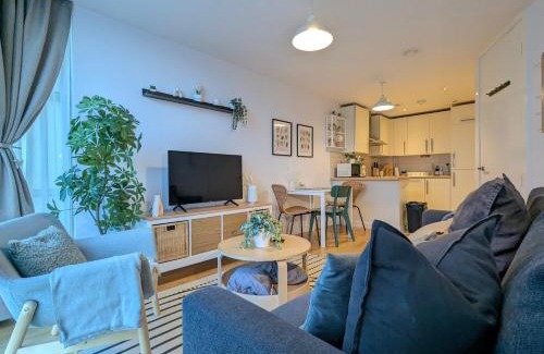 St George's Quarter Apartment | City Centre Morden 1-bedroom Apt Near Dock