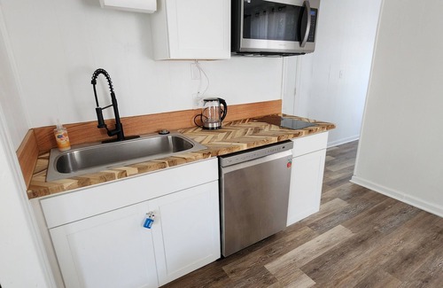 Wilson Apartment | City Charmer Cottage- 3-bed, 2 bath- 1000sf apartment in downtown Wilson
