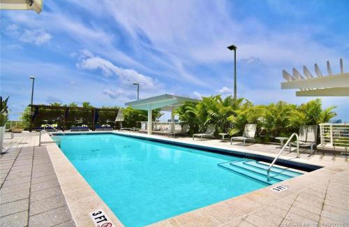 Midtown House | City Condo in Midtown Wynwood with pool and parking