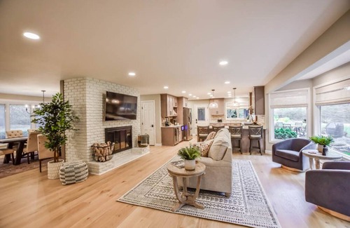 North Canton House | City estate offering privacy & seclusion near many attractions