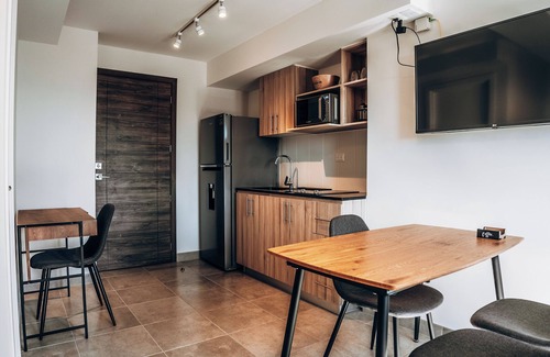 Zona 4 Apartment | City getaway apartment in charming City of Guatemala with fitness room, WiFi