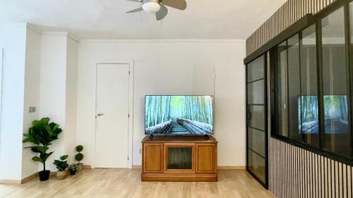 Renteria Apartment | City Hall Square