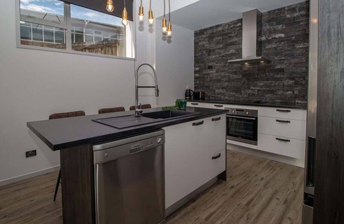 New Plymouth Apartment | City Living Unit 3 - 5 min stroll to CBD