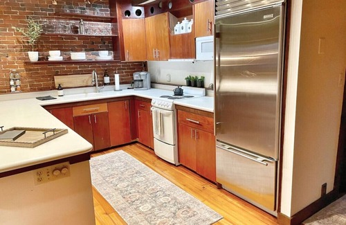 Newburyport Apartment | City Loft Group Getaway King Downtown Location