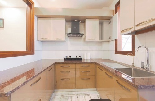 Gurugram Apartment | City Oasis w bathtub n balcony