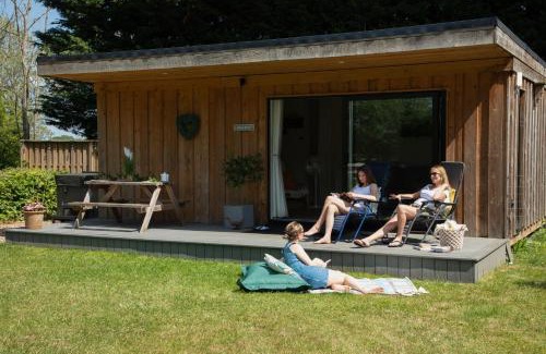 Toppesfield House | City to Country Retreat Luxury Lodges with Hot Tub, BBQ, Fire Pit