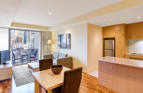 East Melbourne Apartment | City View 1 Bedroom Apartment at Lonsdale Street Melbourne