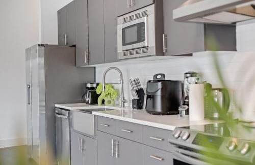 Cedars Apartment | City View 1BR I Gym I Free Parking I Workspace