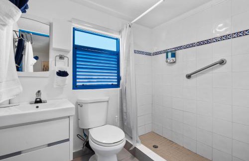 Sagrado Corazon Apartment | City-View Balcony One-Bedroom PH 4 Guests MM6