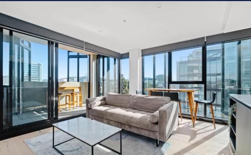 Reid Apartment | City-Views-Stylish-2bed2bath