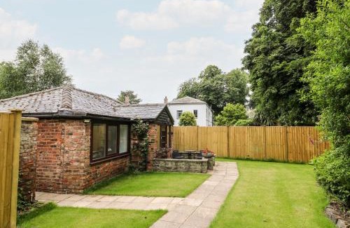 Selby House | Claire Cottage