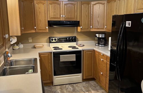 Dothan Apartment | Claire’s Cottage is located on 7 secluded acres with a coded privacy gate.
