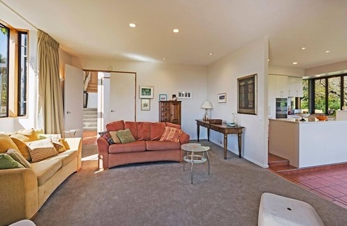Stoke House | Clairmont Retreat - Fantastic Nelson Holiday Home!