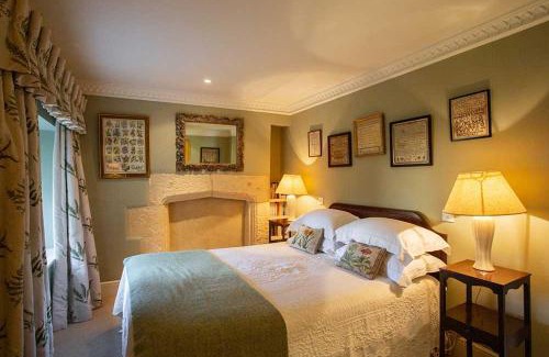 Clapton on the Hill Bed & Breakfast | Clapton Manor