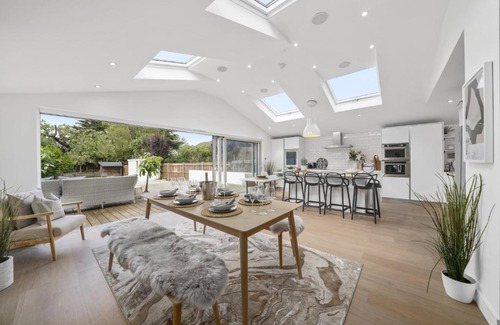 Windsor Villa | Clarence House-Windsor-Parking-5 bed
