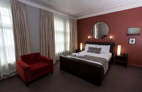 Newcastle Hotel | Clarendon Hotel