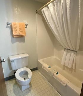 Clarion Hotel | clarion hometown inn