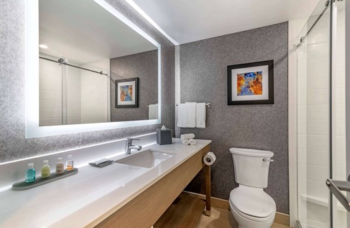 Nashua Hotel | Clarion Inn Nashua