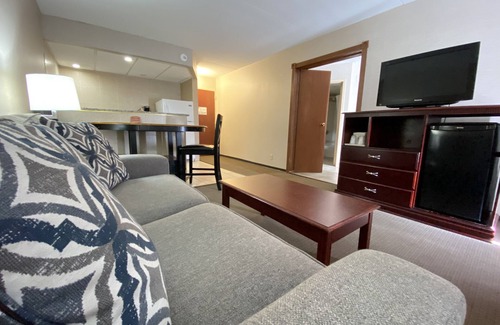Grand Rapids Hotel | Clarion Inn & Suites Grand Rapids Airport