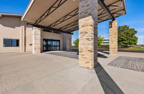 Milwaukee Hotel | Clarion Pointe