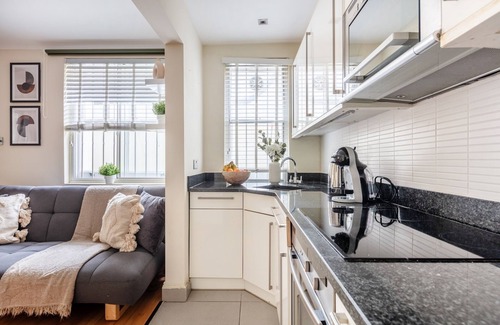Campden Apartment | Classic 1BR - Notting Hill Gem