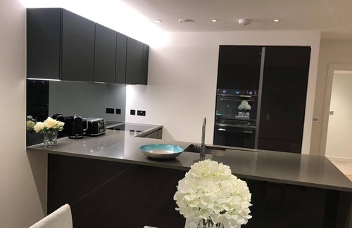London Borough of Hounslow Apartment | Classic 2 Bed Flat near Brentford Football Stadium