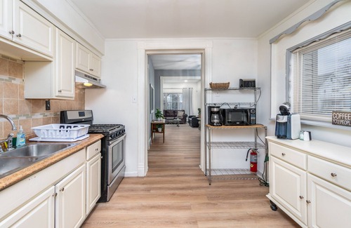 Front Park Apartment | Classic Buffalo Apt. Close to Downtown and Elmwood
