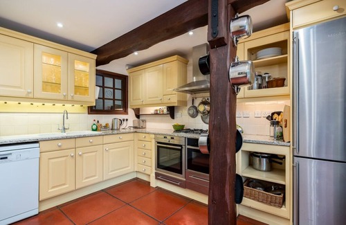 Wooburn Moor House | Classic Chilterns Cottage in lovely countrysiden