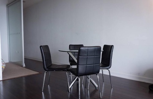 CityPlace Apartment | Classic Downtown Toronto Lakeview Condo With Free Parking