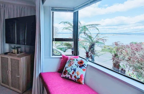 Acacia Bay House | Classic Home - Stunning Lake Views!