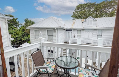 Historic Seaport Apartment | Classic King & Private Balcony - Curry Mansion Inn