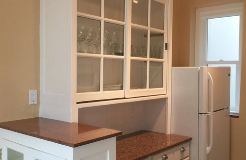Chinatown Apartment | Classic Nob Hill 1920's Boutique Apt. With Charming Updates