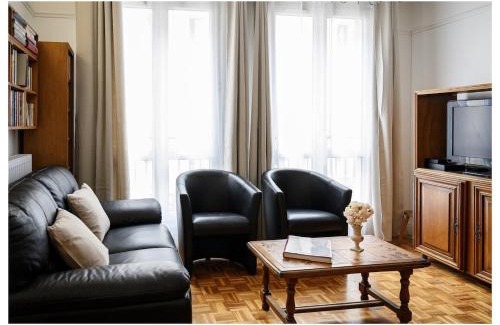 Choisy-le-Roi Apartment | Classic retro vibe 15 min from Paris
