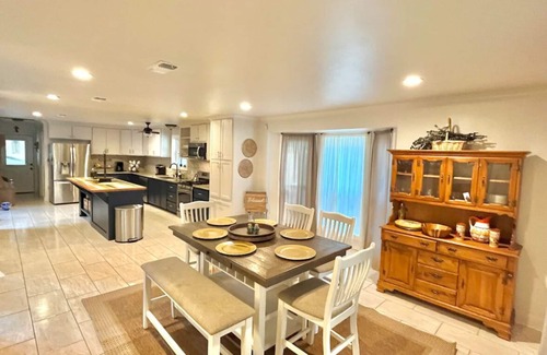 Denham Springs House | Classic southern home! Beautiful big kitchen, and centrally located home.
