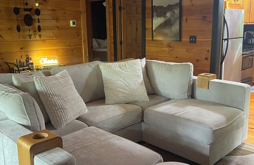 Hidden Lake Cabin | Classic Stylish Cabin in Cherry Log w/Hot Tub, Fire Pit & Seclusion