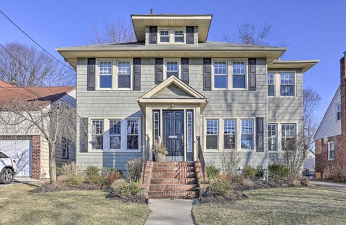 Teaneck House | Classic Teaneck Colonial Home with A Modern Touch
