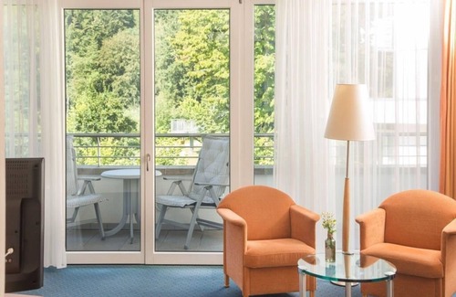Bad Herrenalb Apartment | Classic Waldblick Zimmer mit Spa Tasche, WLAN und Balkon oder Sonnenterrasse