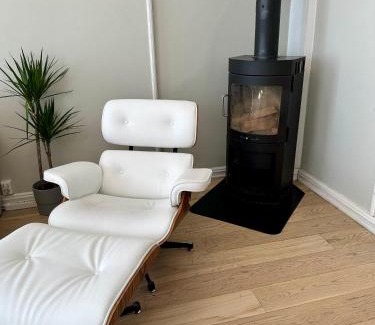 Oslo Apartment | Classical 3 bedroom, 2 bath, minutes from Royal Palace, Main Shopping Street, Restaurants & Downtown