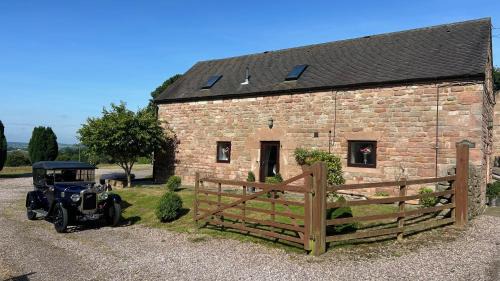 Cauldon Low House | Classy 2 Bed Peak District Cottage Barn Near Alton Towers, Polar Bears, Chatsworth House