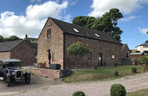 Cauldon Low House | Classy 2 Bed Peak District Cottage Barn Near Alton Towers, Polar Bears, Chatsworth House