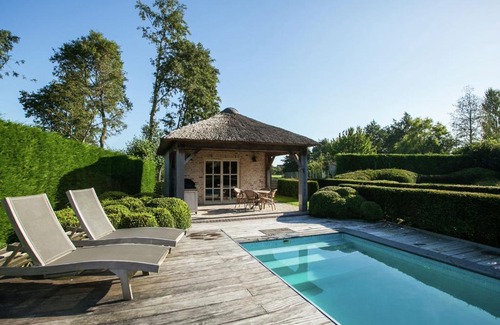 Zedelgem House | Classy Holiday Home in Aartrijke with Private Swimming Pool