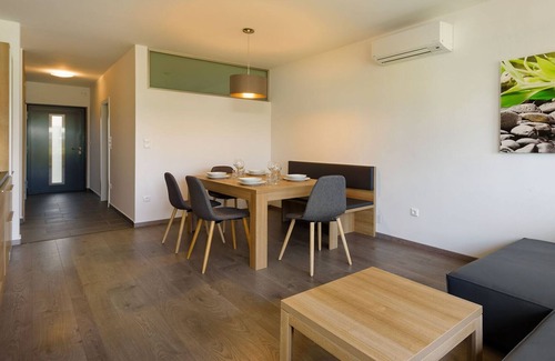 Zsira House | Classy Holiday Home in Lutzmannsburg with Garden
