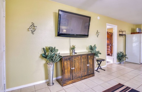 San Benito Cottage | Classy San Benito Vacation Rental with Chiminea!