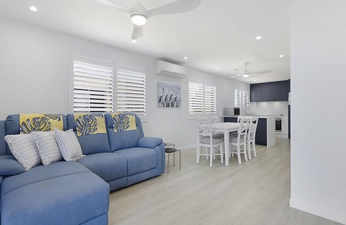 Golden Beach Apartment | Clayton Garden Unit 5 Golden Beach