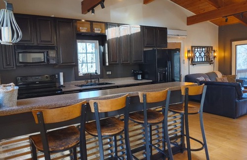 Pulaski House | Claytor Lake Hideaway