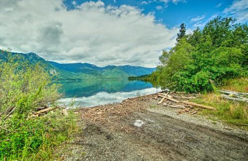 Cle Elum House | Cle Elum Lake Home with Hot Tub and Mountain Views