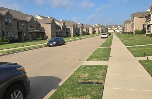 Crowley House | Clean and Peaceful Enjoyable house with AC in charming Crowley, DFW Tx