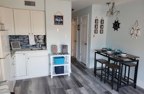 North Beach Condo | Clean beach style condo on the beach!