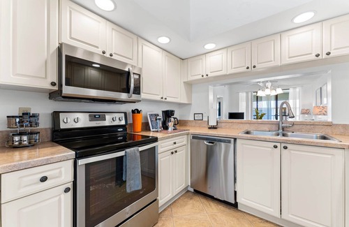 South Bradenton Apartment | Clean & Bright. Minutes to Anna Maria Island+