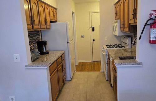 Clifton Condo | Clean, centrally located and updated condo, close to all NYC airports & MetLife